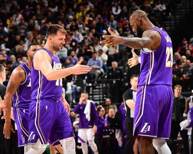 一场108-104让湖人坐立难安！回前4难了，紫金军争冠关键在管理层